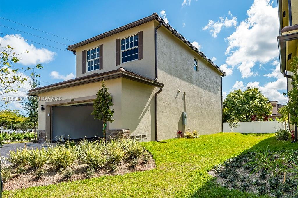 TAMARAC CIRCLE - Residential