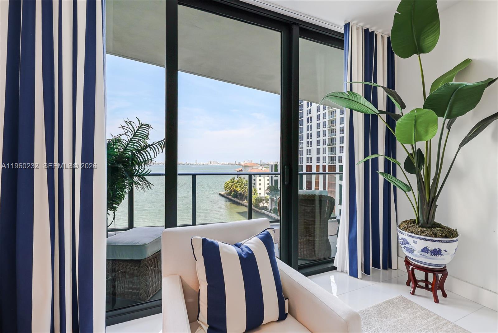ICON BAY CONDO - Residential