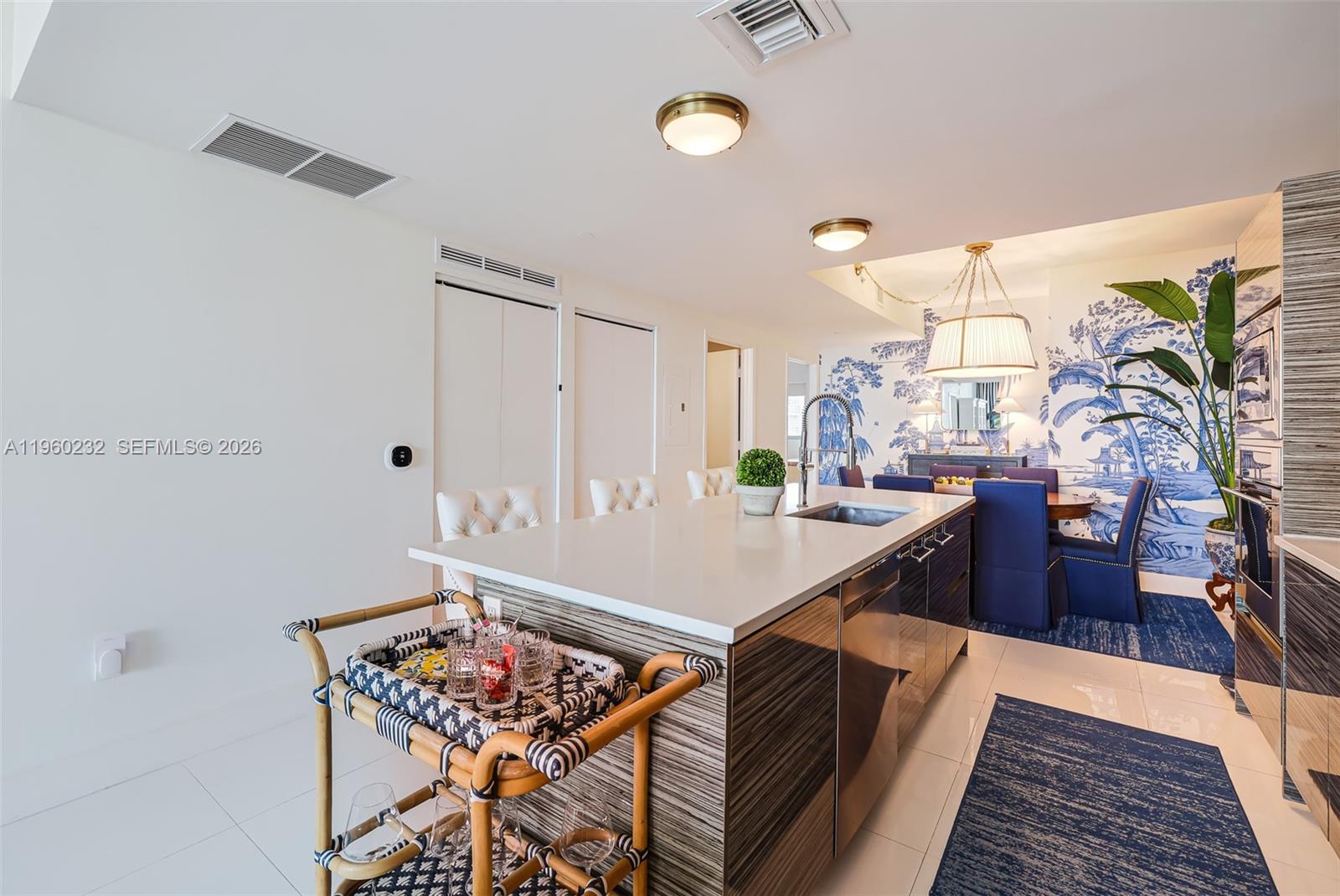 ICON BAY CONDO - Residential