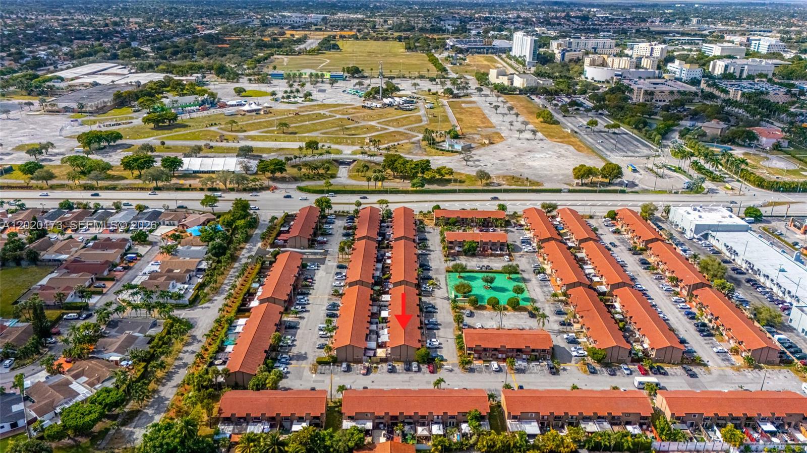 VILLAS UNIVERSITY SQUARE - Residential