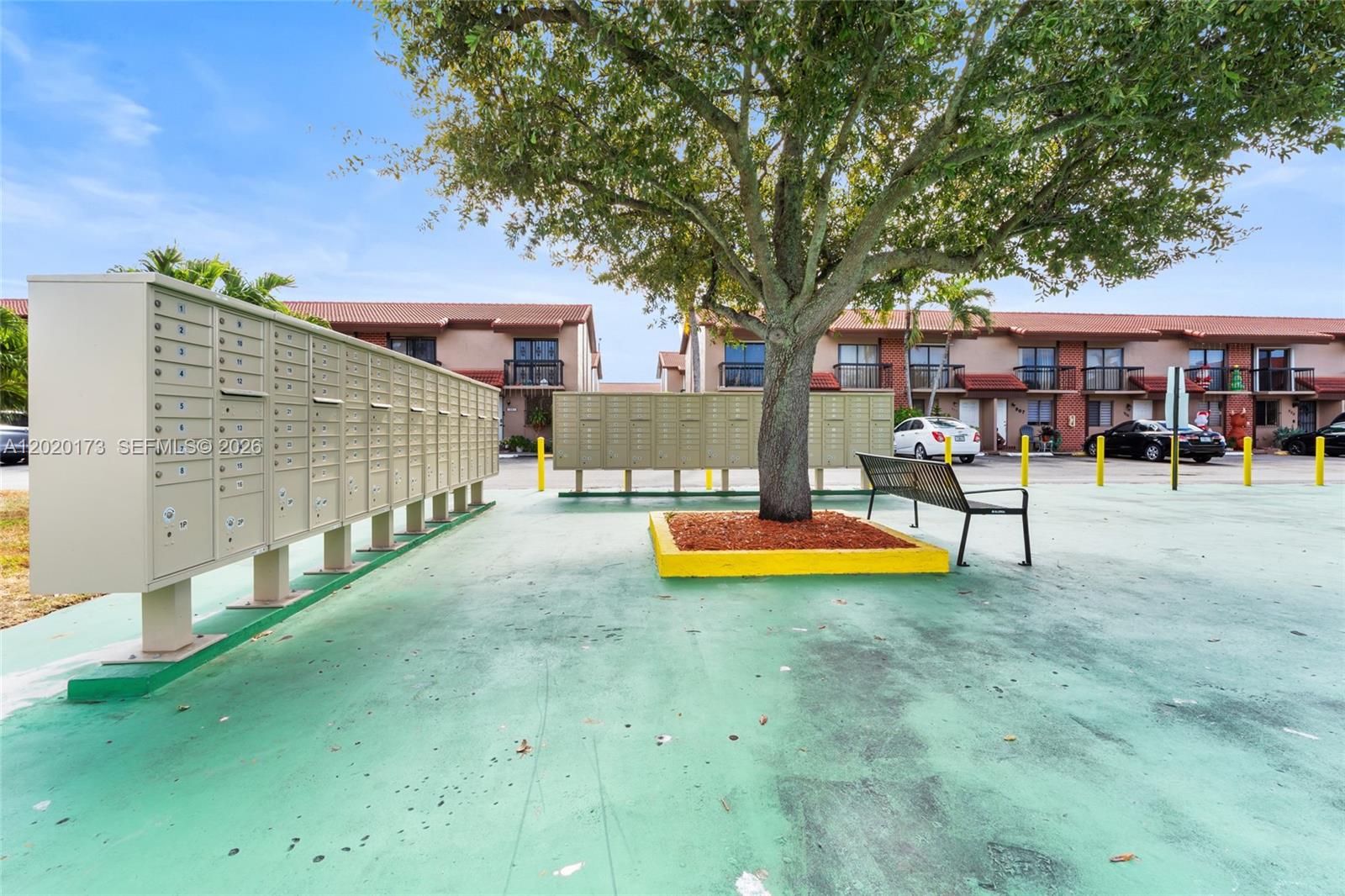 VILLAS UNIVERSITY SQUARE - Residential