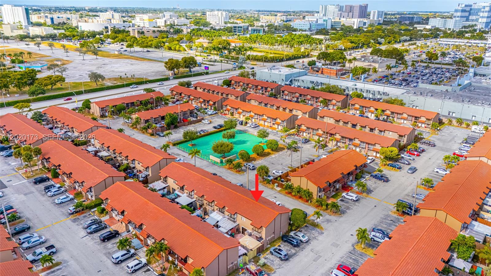VILLAS UNIVERSITY SQUARE - Residential