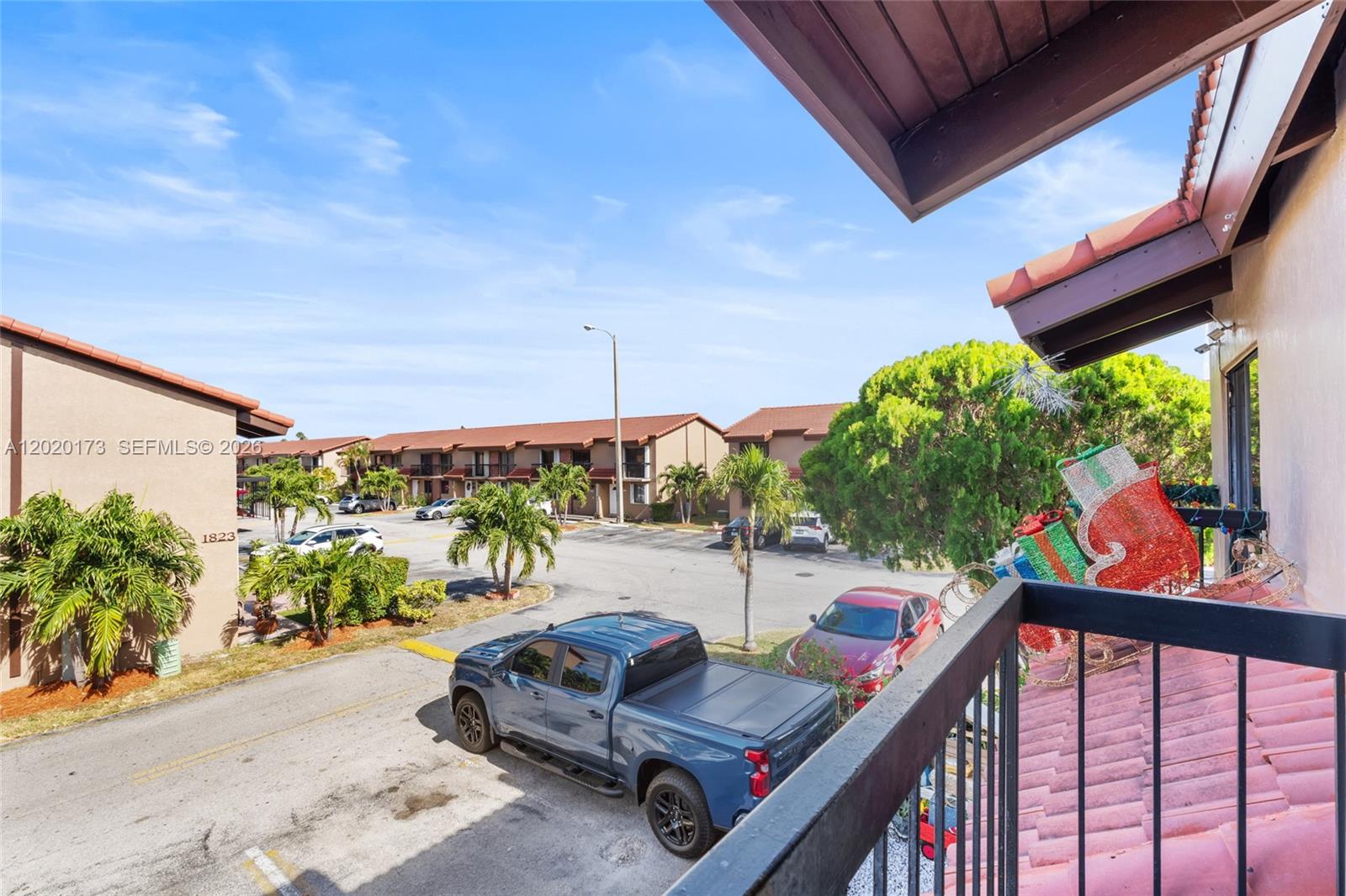 VILLAS UNIVERSITY SQUARE - Residential