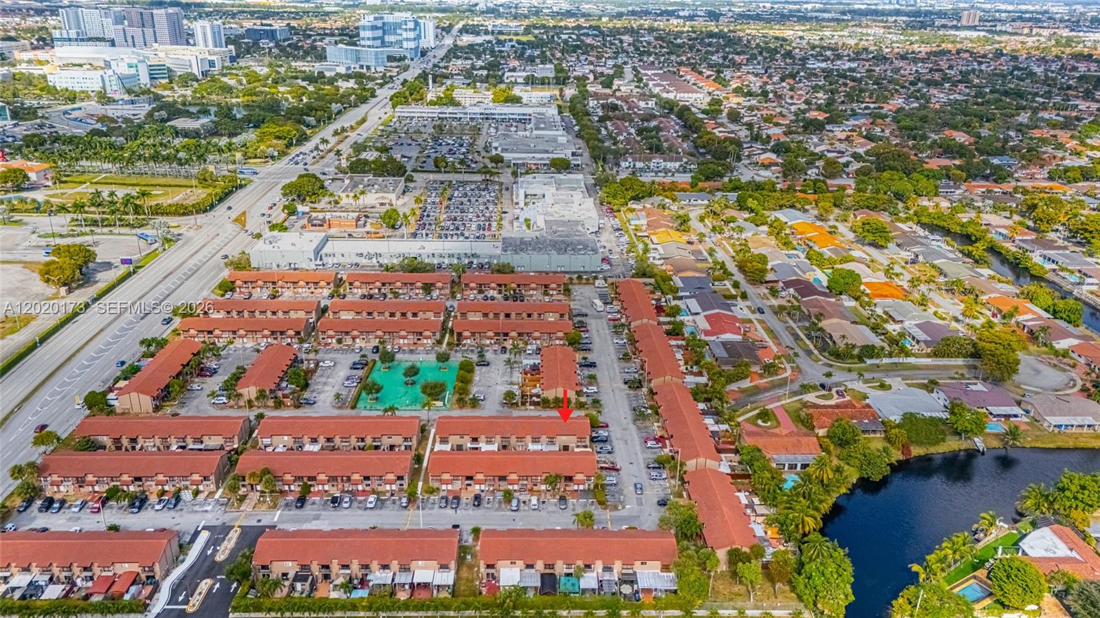 VILLAS UNIVERSITY SQUARE - Residential