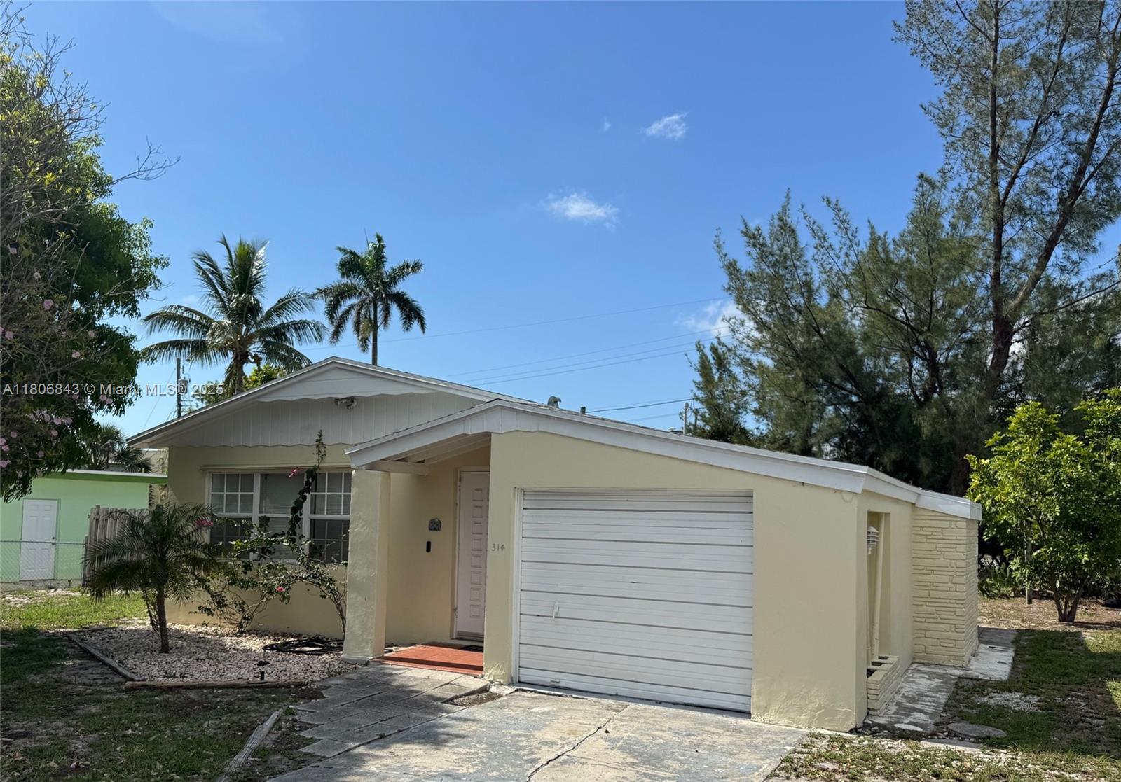 LANTANA PLAZA - Residential