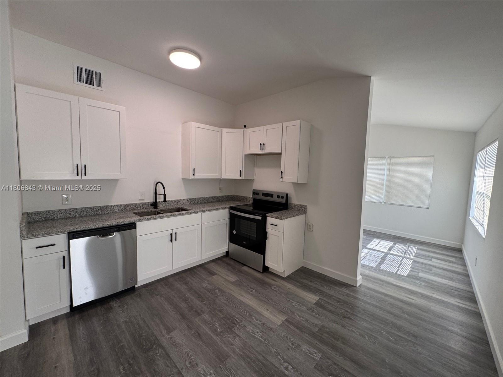 LANTANA PLAZA - Residential