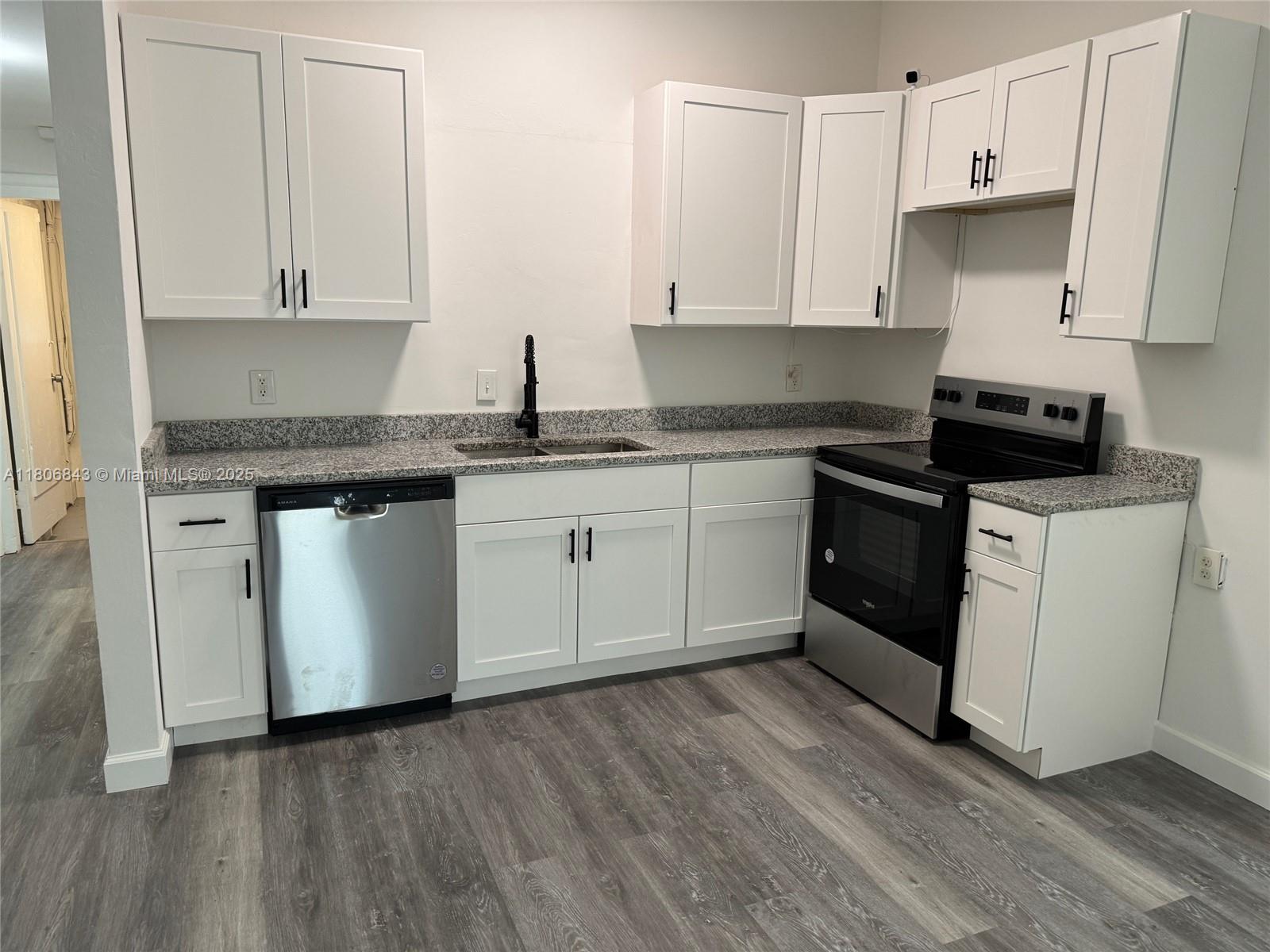 LANTANA PLAZA - Residential