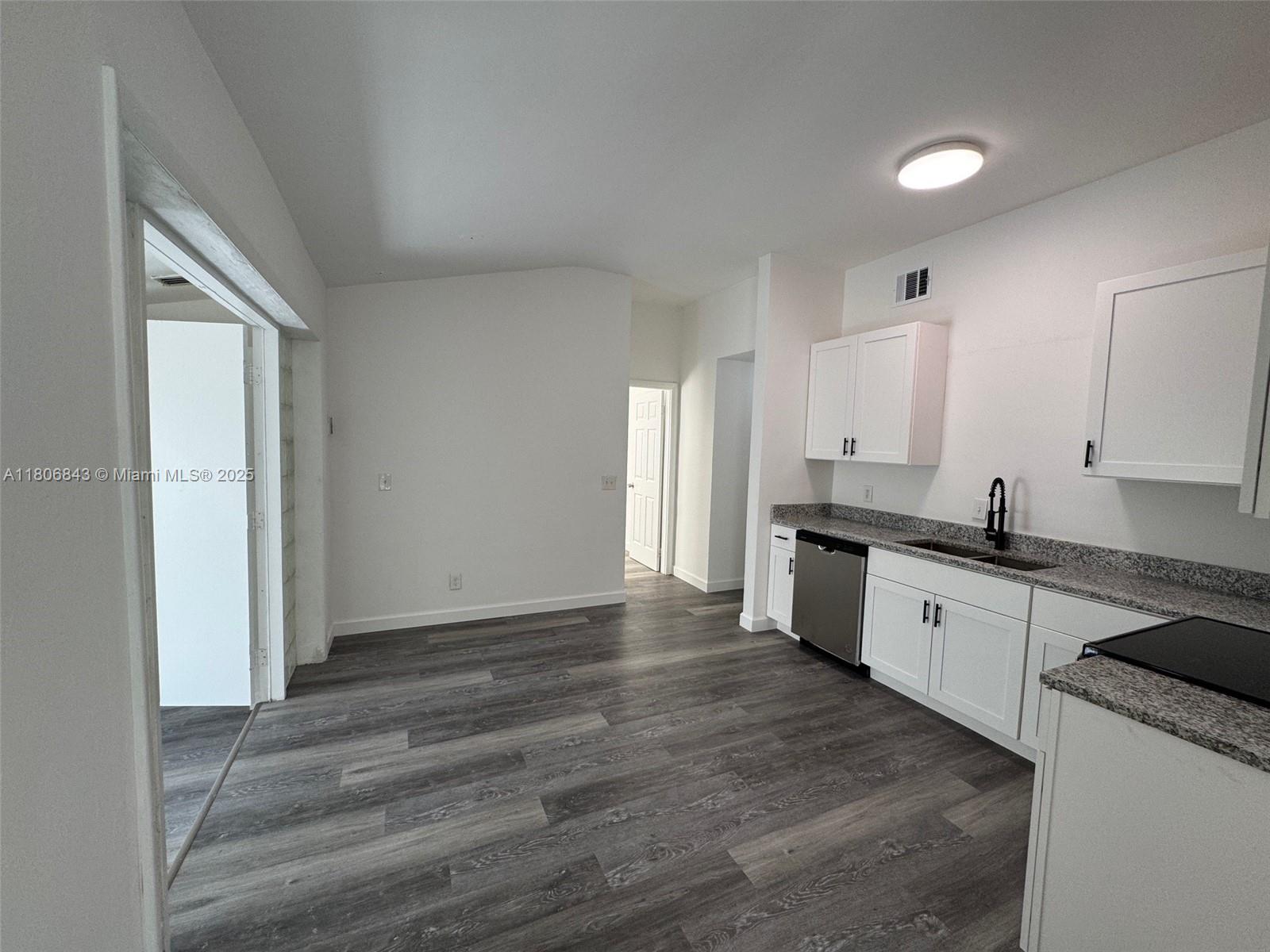 LANTANA PLAZA - Residential