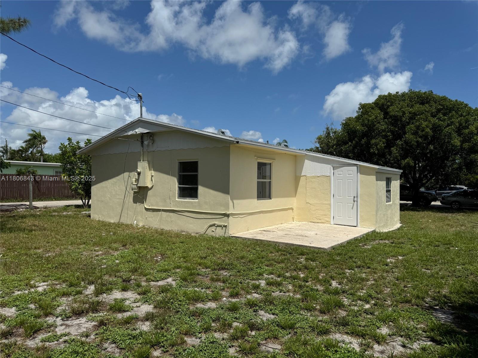 LANTANA PLAZA - Residential