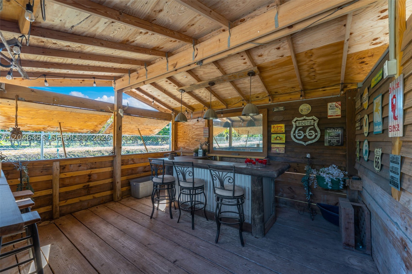 2.5 AC FARMHOUSE - Residential