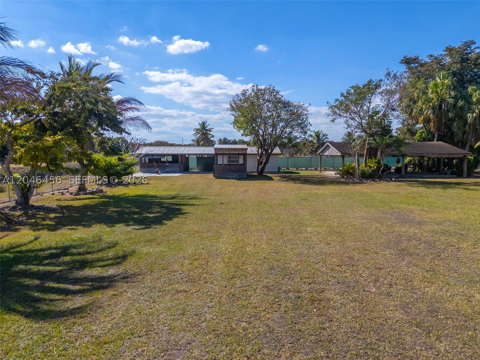 2.5 AC FARMHOUSE - Residential