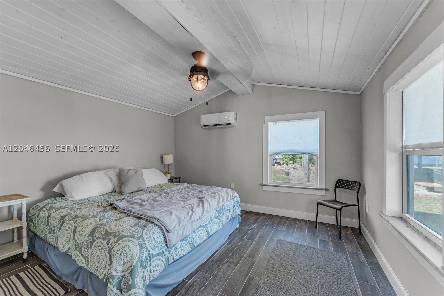 2.5 AC FARMHOUSE - Residential