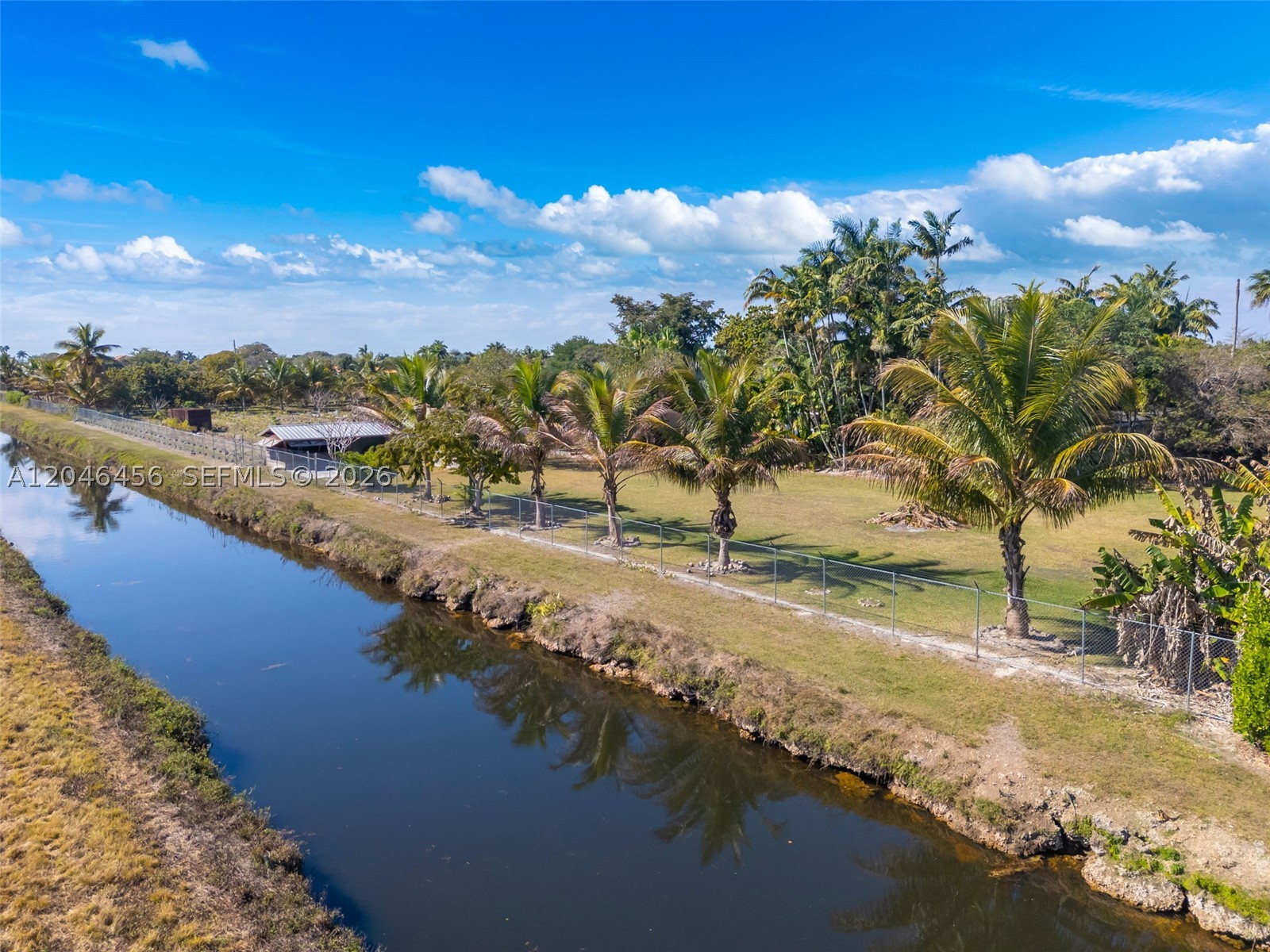 2.5 AC FARMHOUSE - Residential