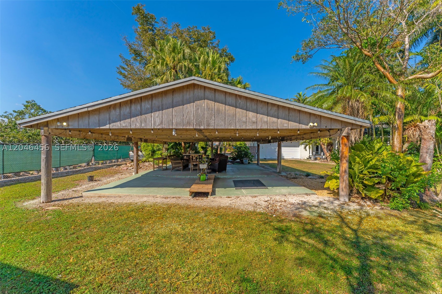 2.5 AC FARMHOUSE - Residential