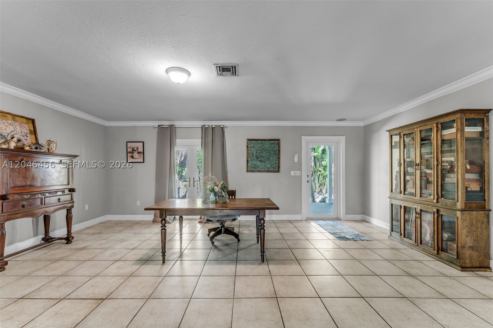 2.5 AC FARMHOUSE - Residential
