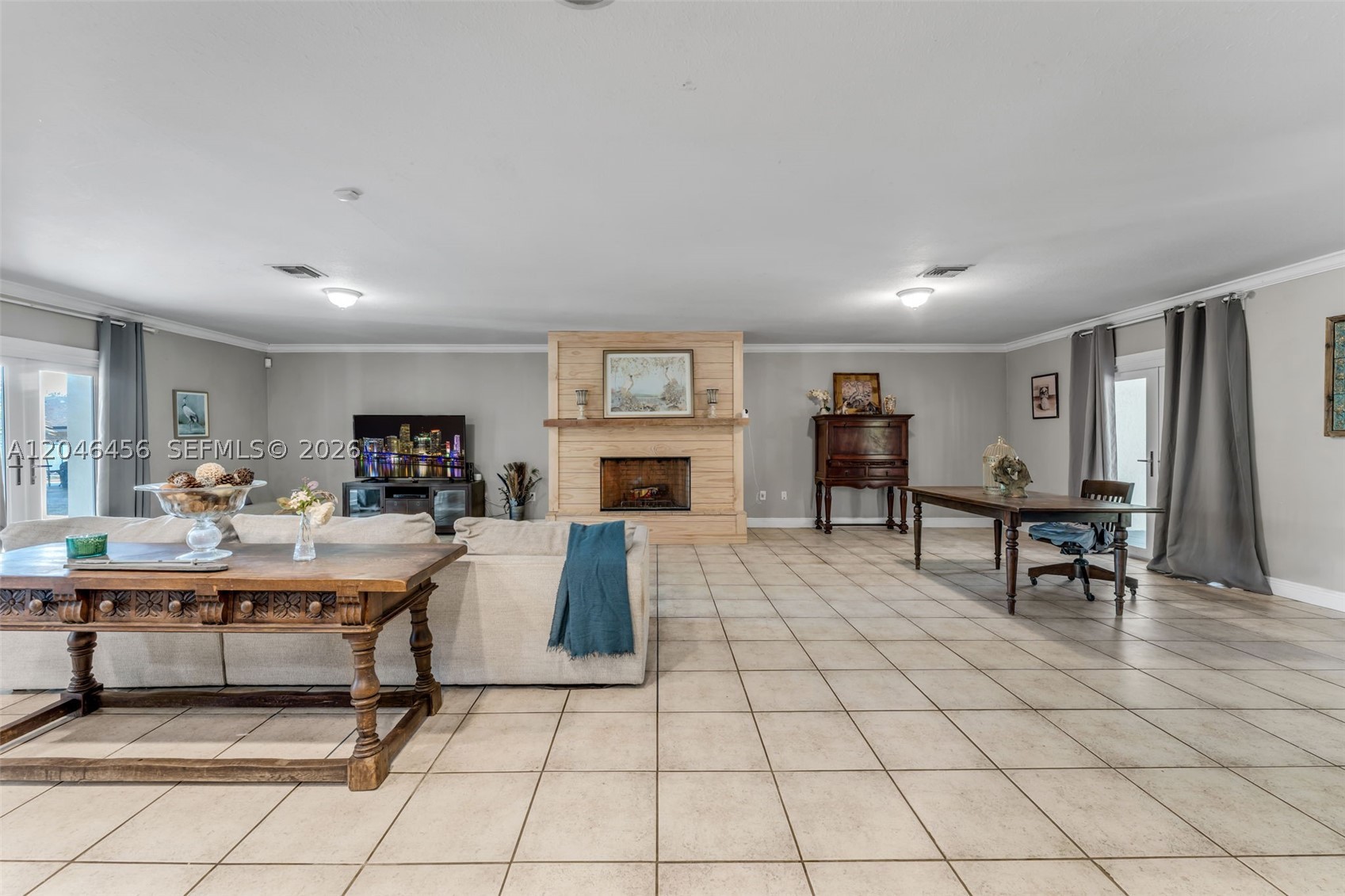 2.5 AC FARMHOUSE - Residential