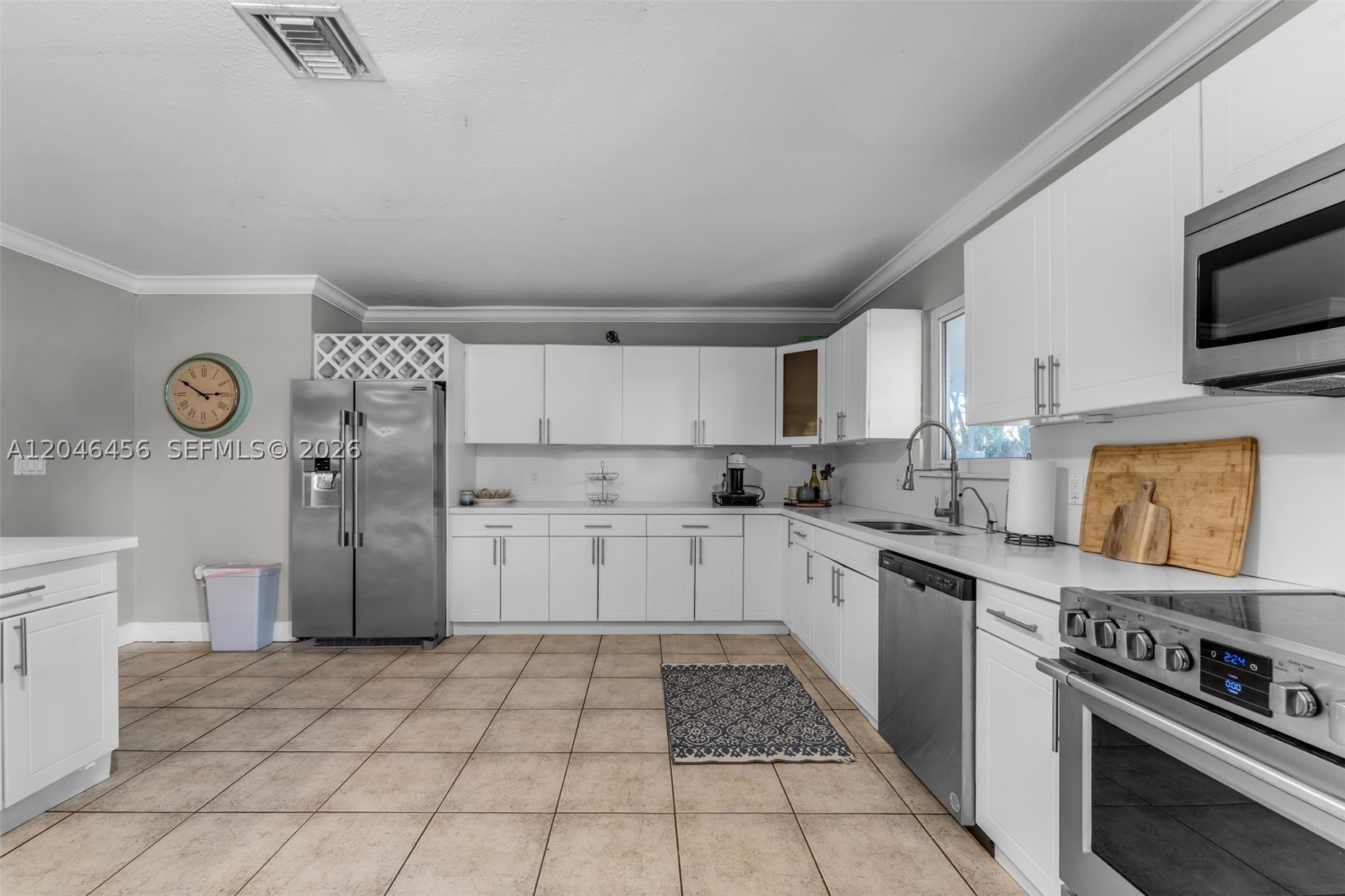 2.5 AC FARMHOUSE - Residential