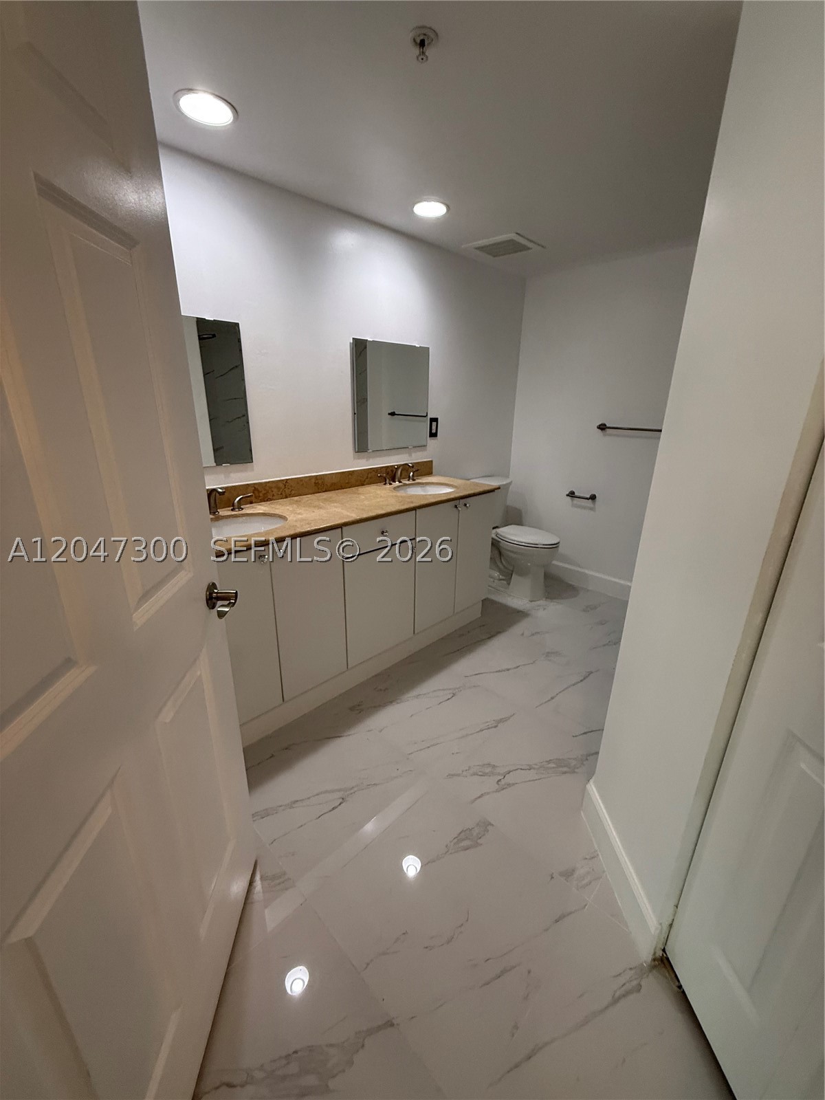 DUO CONDOMINIUM WEST - Residential Lease