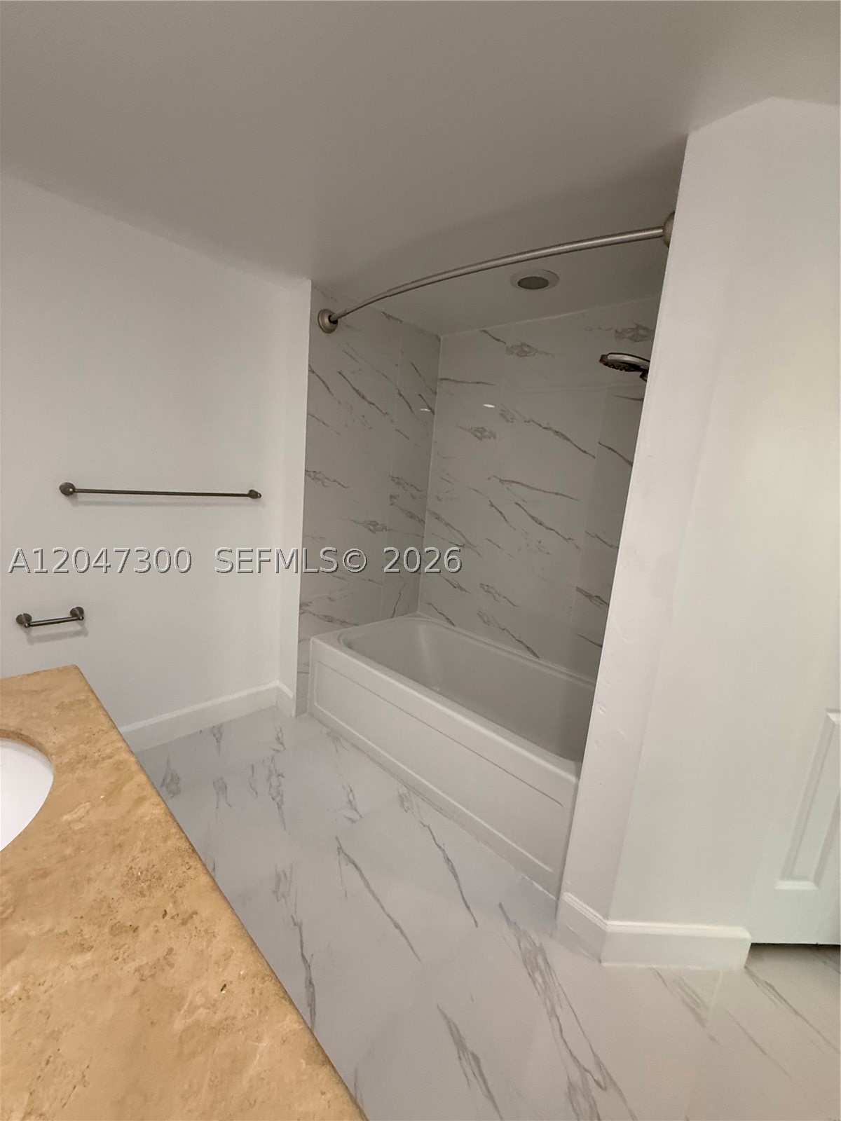 DUO CONDOMINIUM WEST - Residential Lease