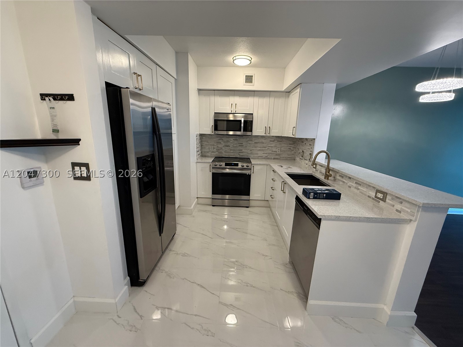 DUO CONDOMINIUM WEST - Residential Lease
