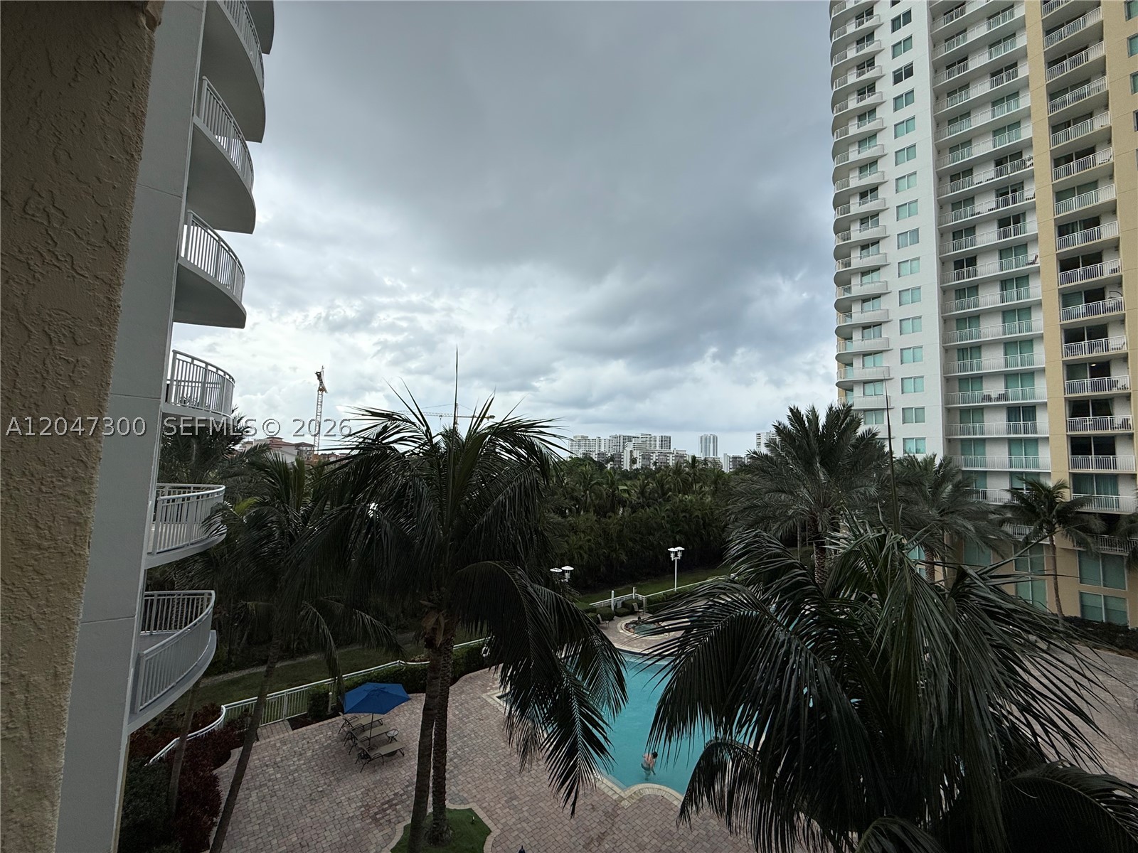 DUO CONDOMINIUM WEST - Residential Lease