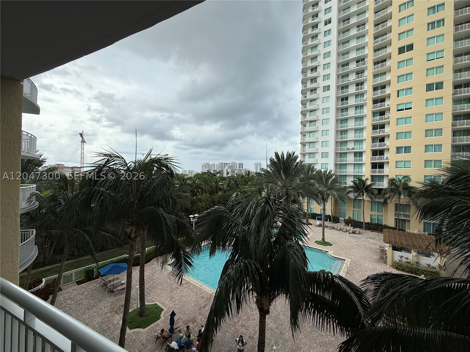 DUO CONDOMINIUM WEST - Residential Lease