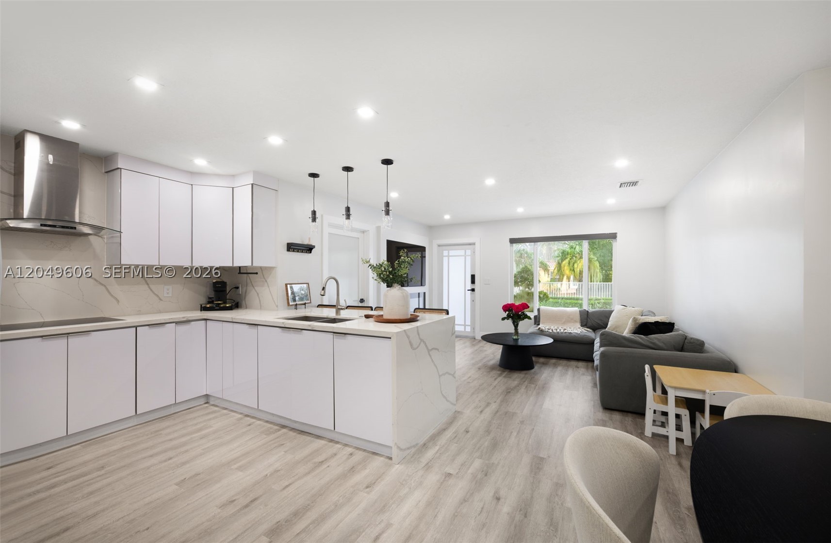 CAROL CITY LAKE STEVEN ES - Residential