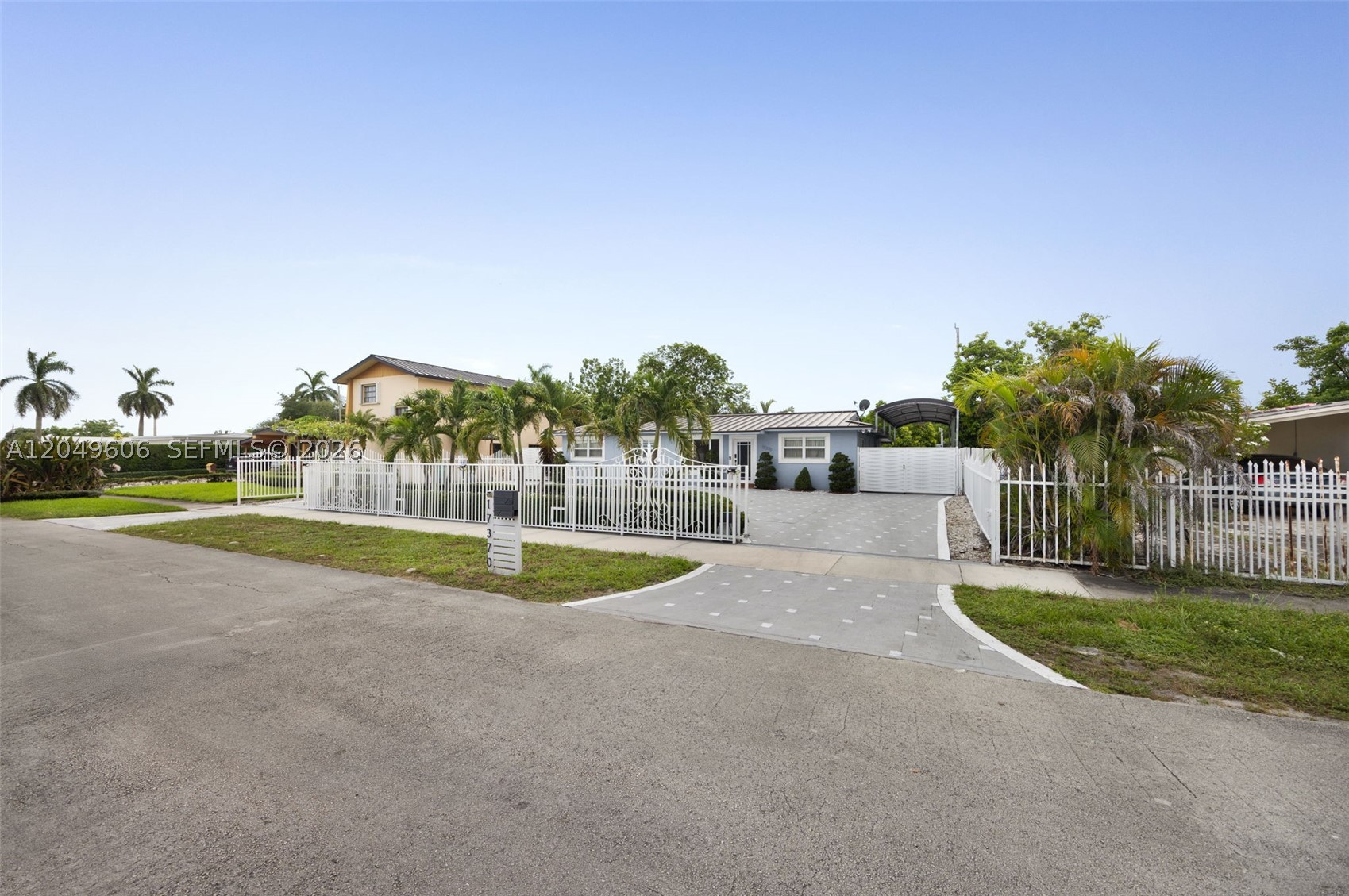 CAROL CITY LAKE STEVEN ES - Residential