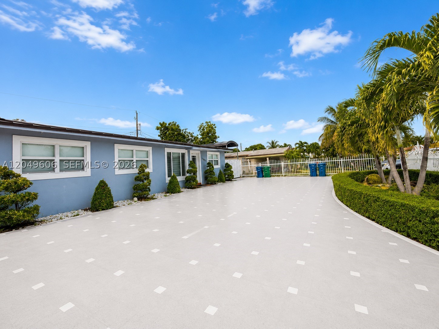 CAROL CITY LAKE STEVEN ES - Residential