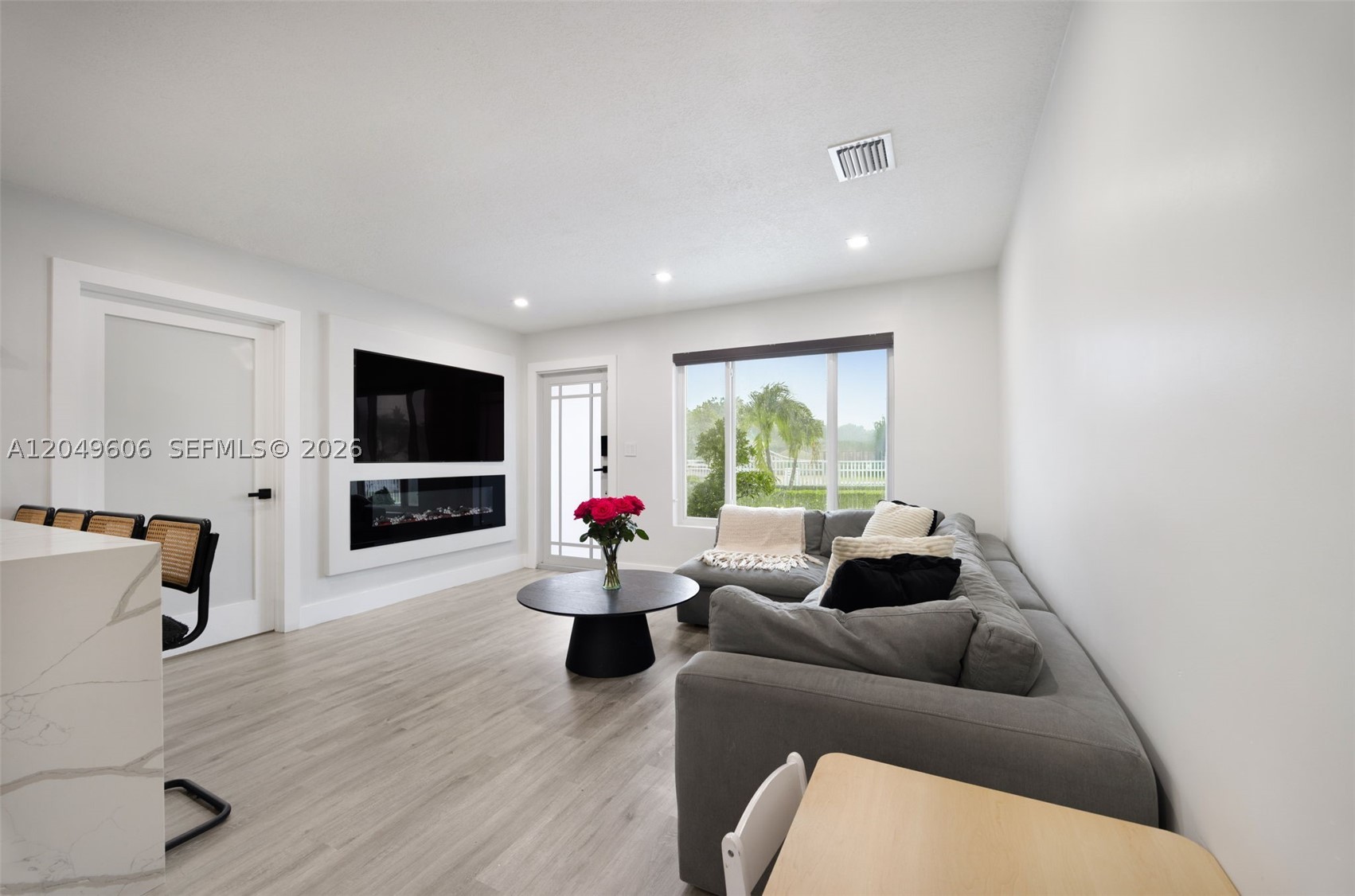 CAROL CITY LAKE STEVEN ES - Residential