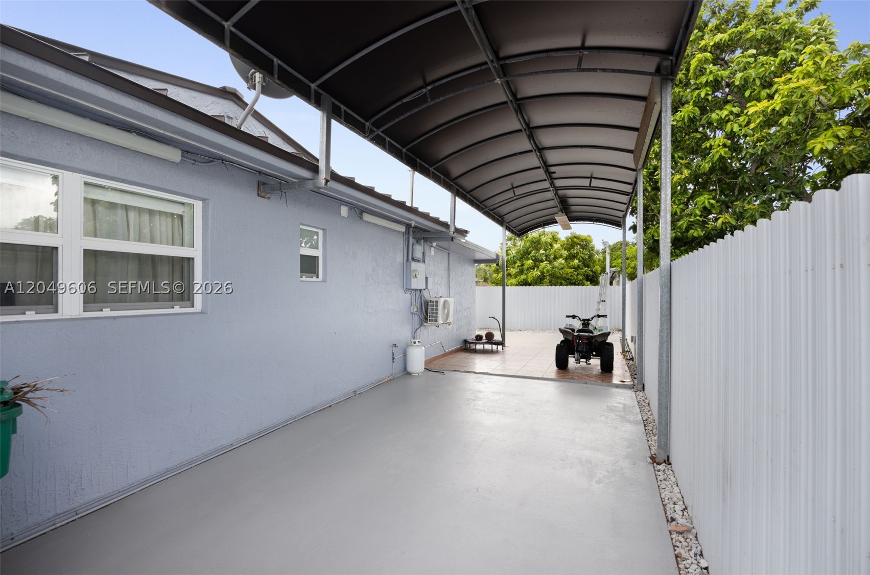 CAROL CITY LAKE STEVEN ES - Residential