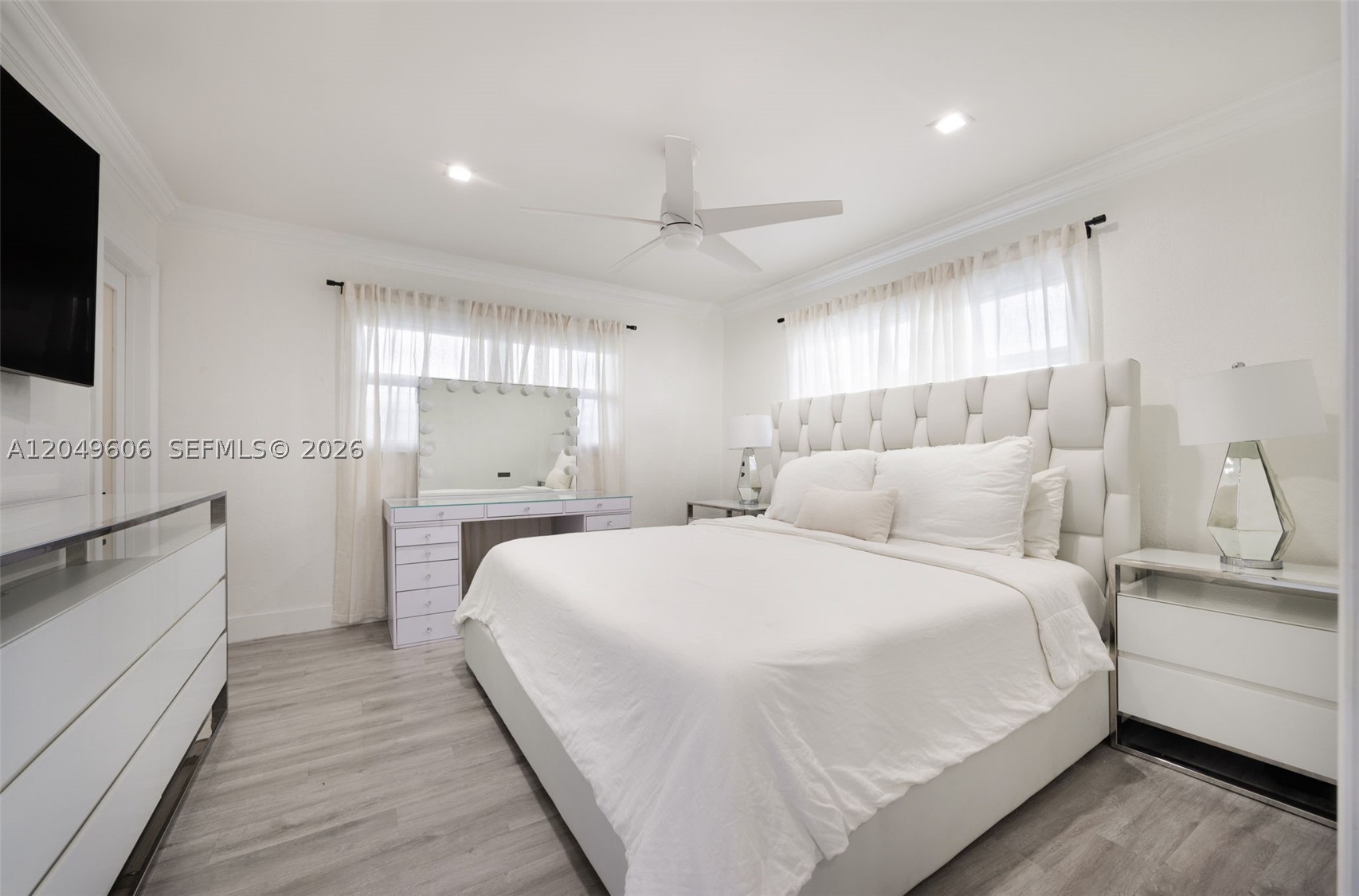 CAROL CITY LAKE STEVEN ES - Residential