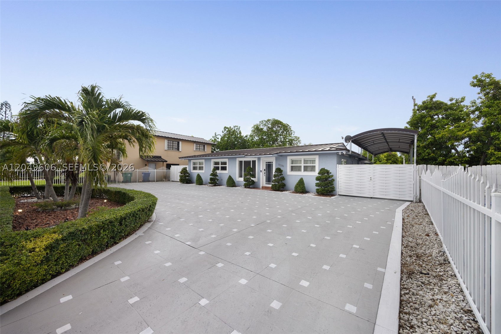 CAROL CITY LAKE STEVEN ES - Residential