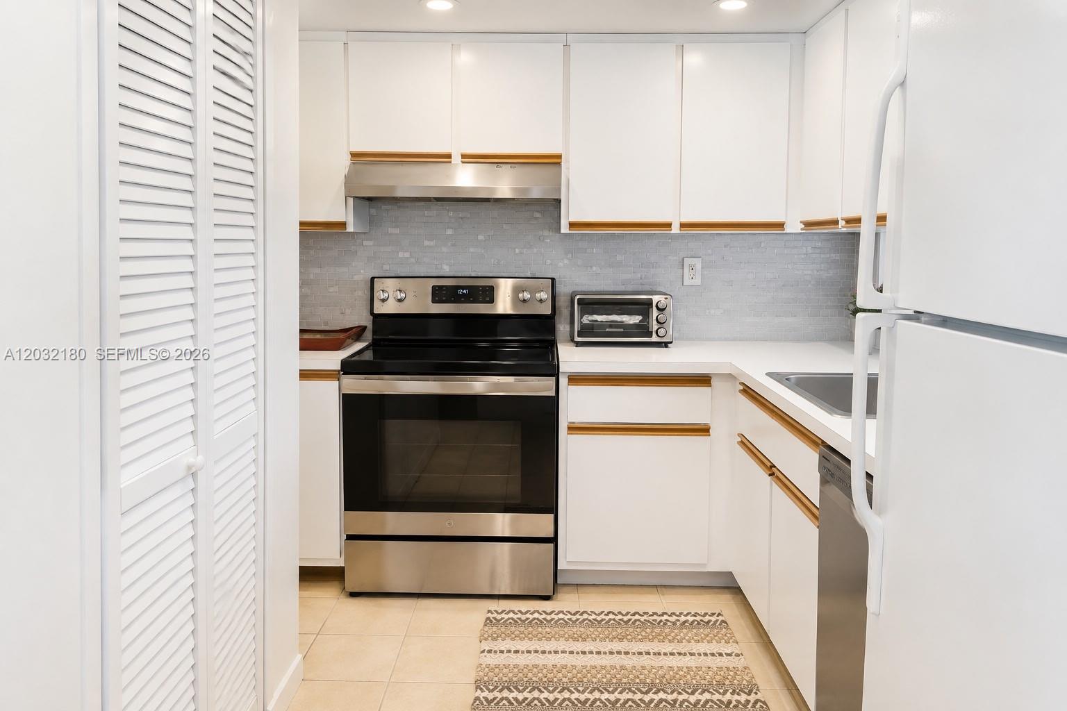 BRICKELL KEY II CONDO - Residential Lease