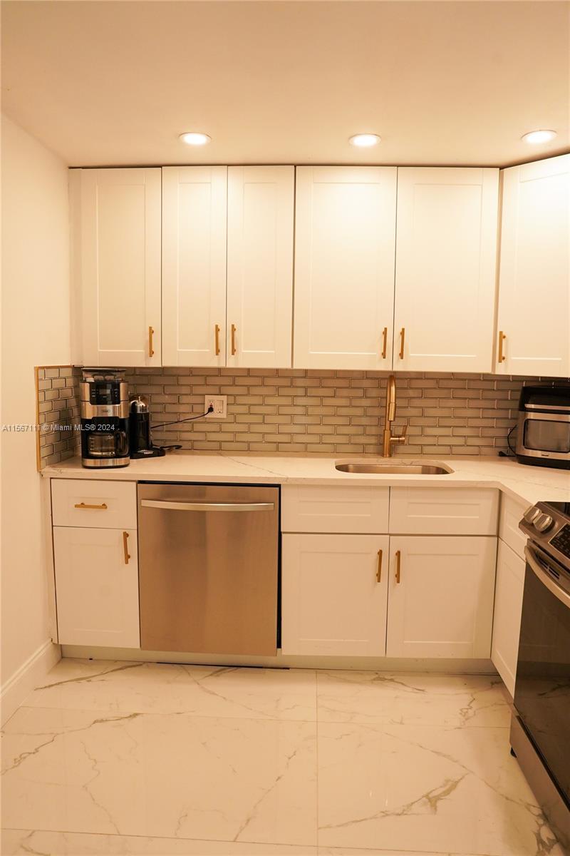 OLYMPUS CONDO PHASE - Residential Lease