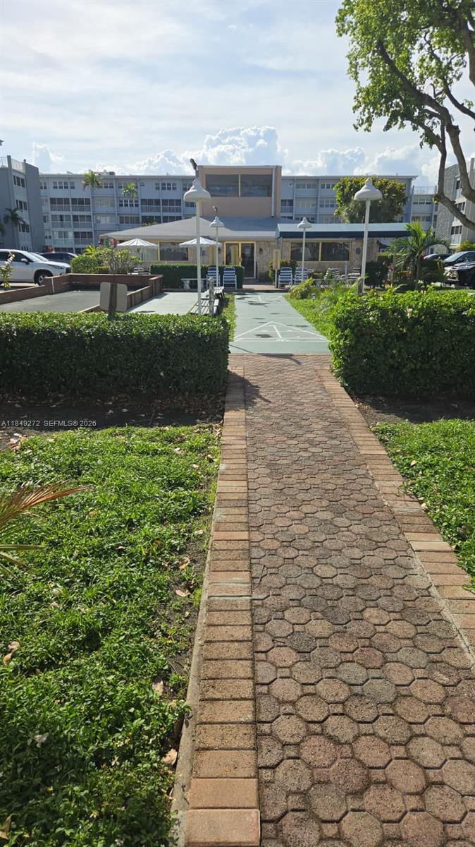FIRST GULFSTREAM GARDEN - Residential