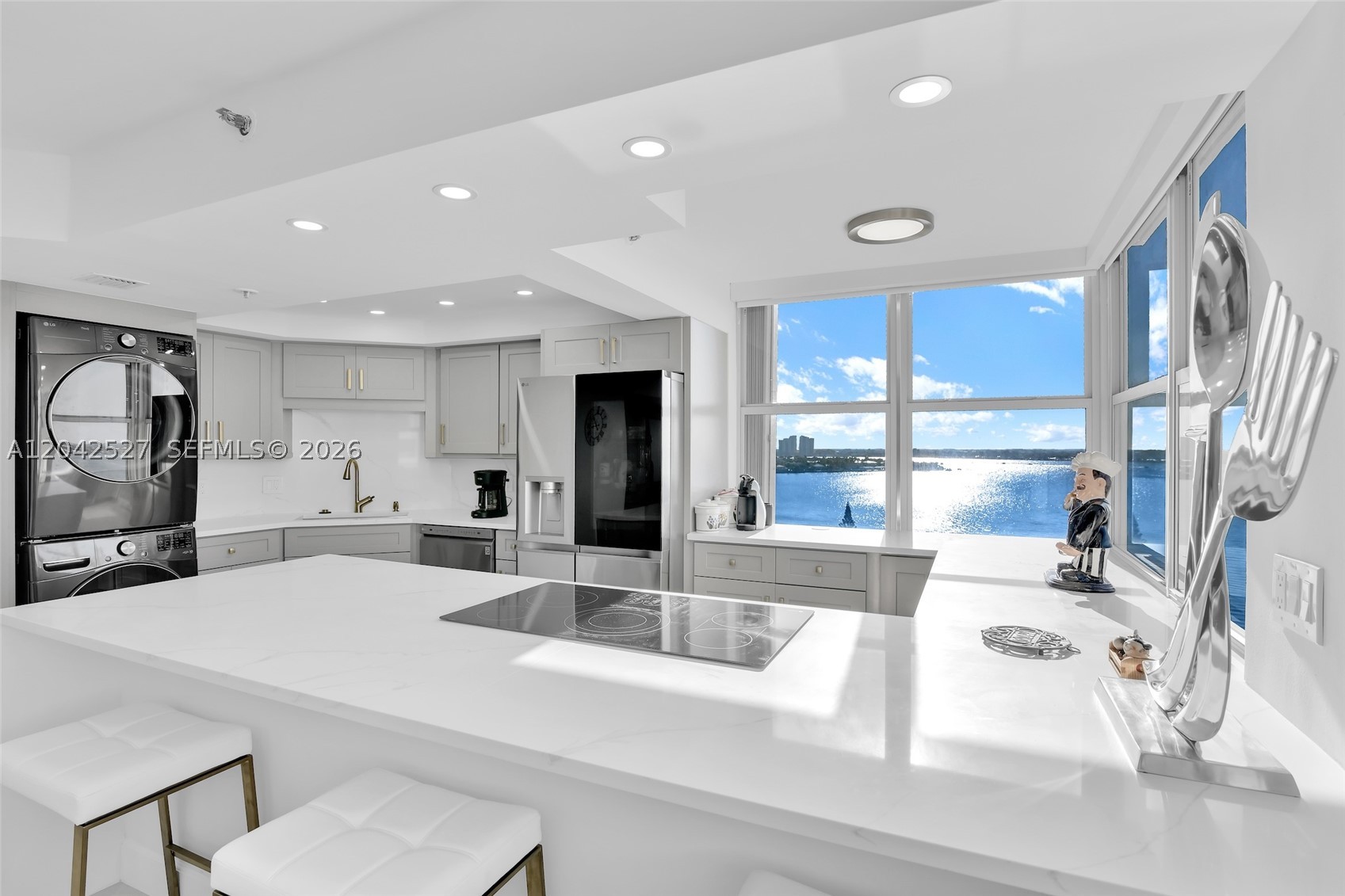 CORNICHE CONDO - Residential