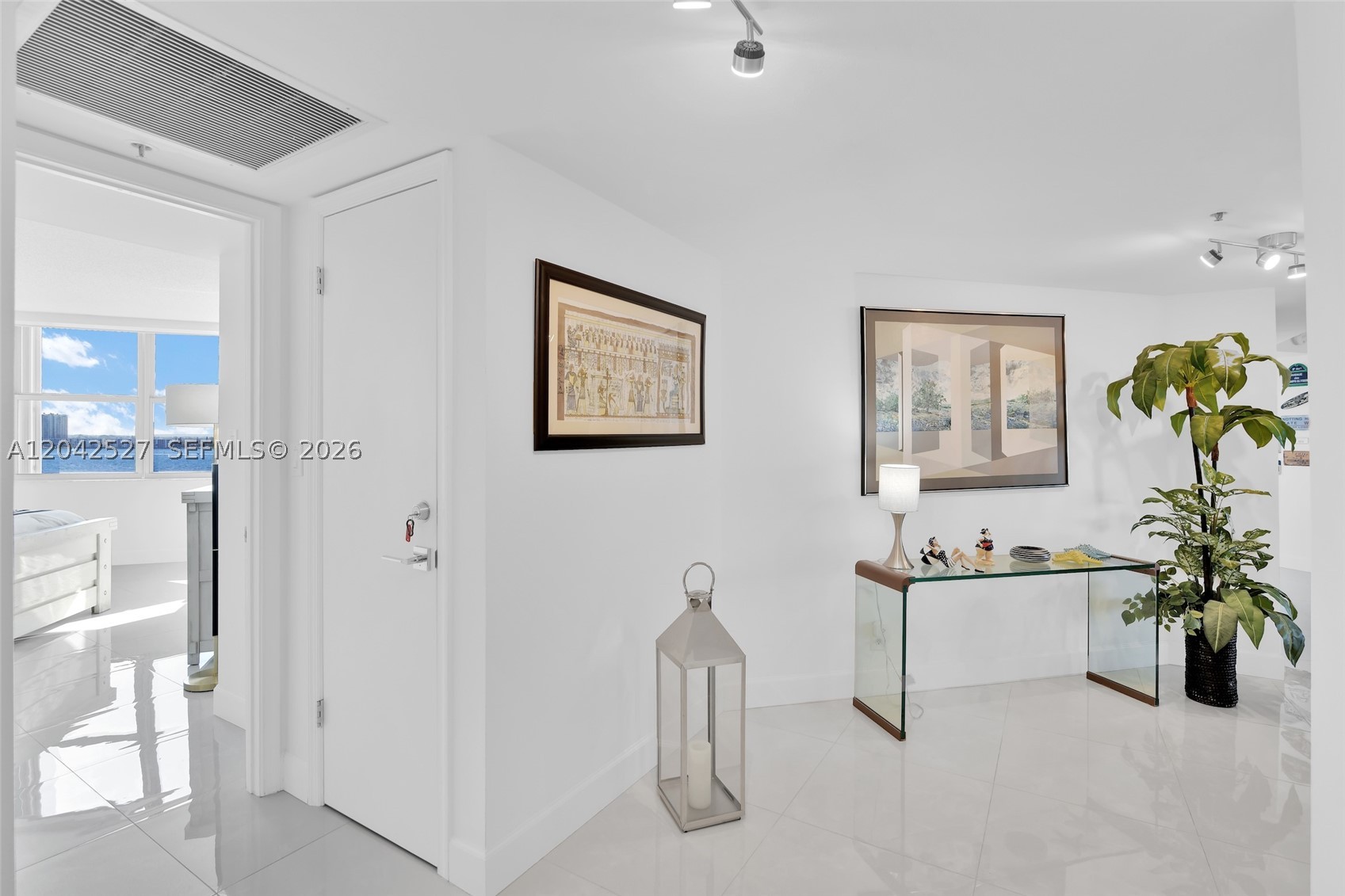 CORNICHE CONDO - Residential