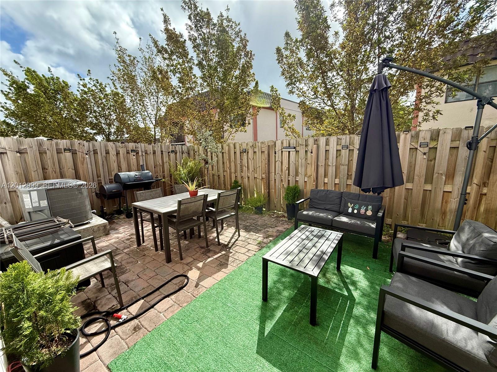 VIA VENTURA NEIGHBORHOOD - Residential