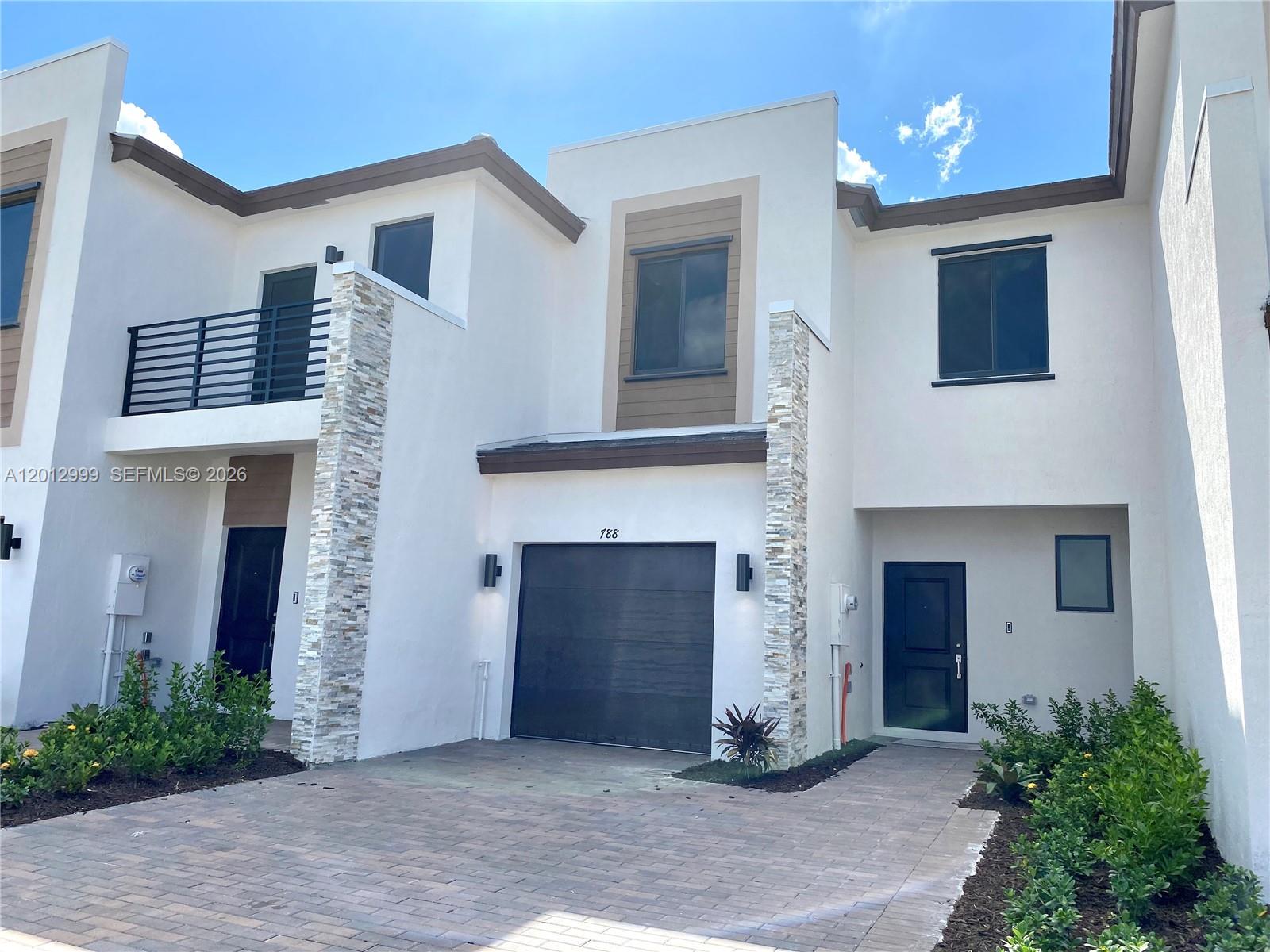 VIA VENTURA NEIGHBORHOOD - Residential