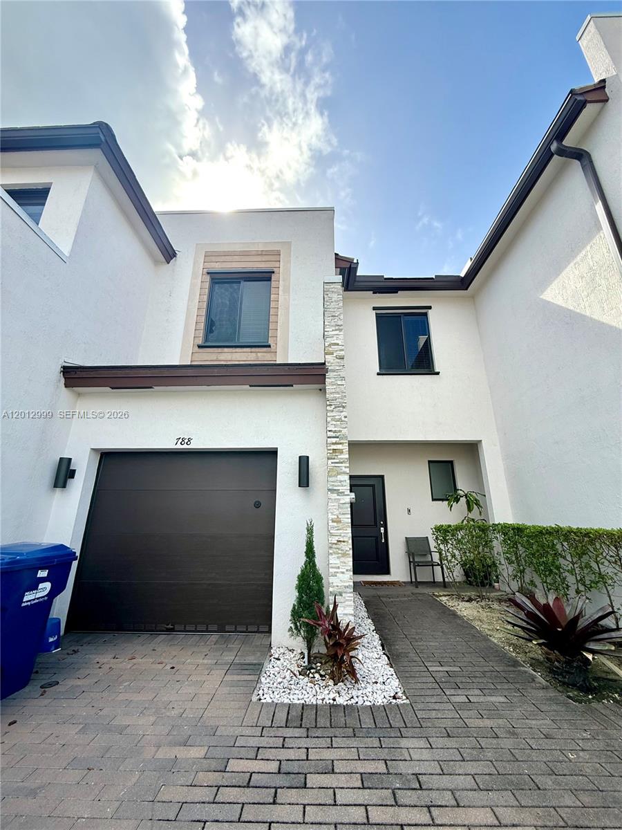VIA VENTURA NEIGHBORHOOD - Residential