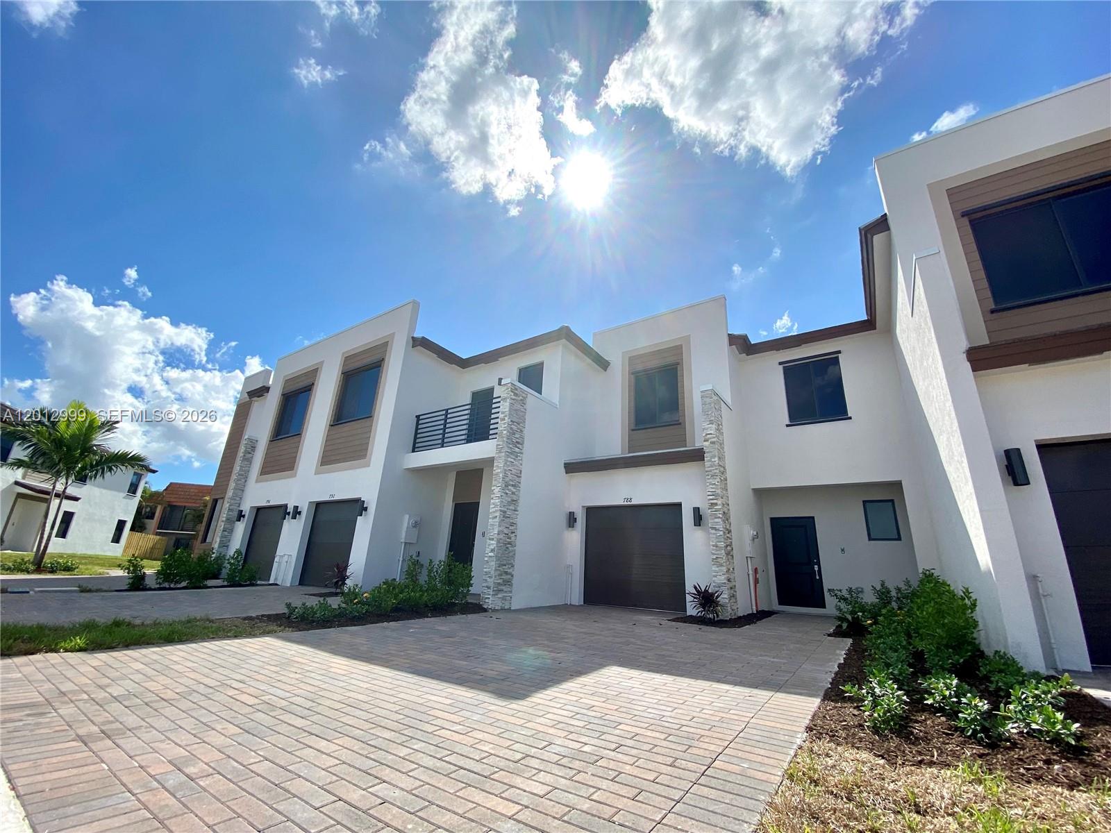 VIA VENTURA NEIGHBORHOOD - Residential