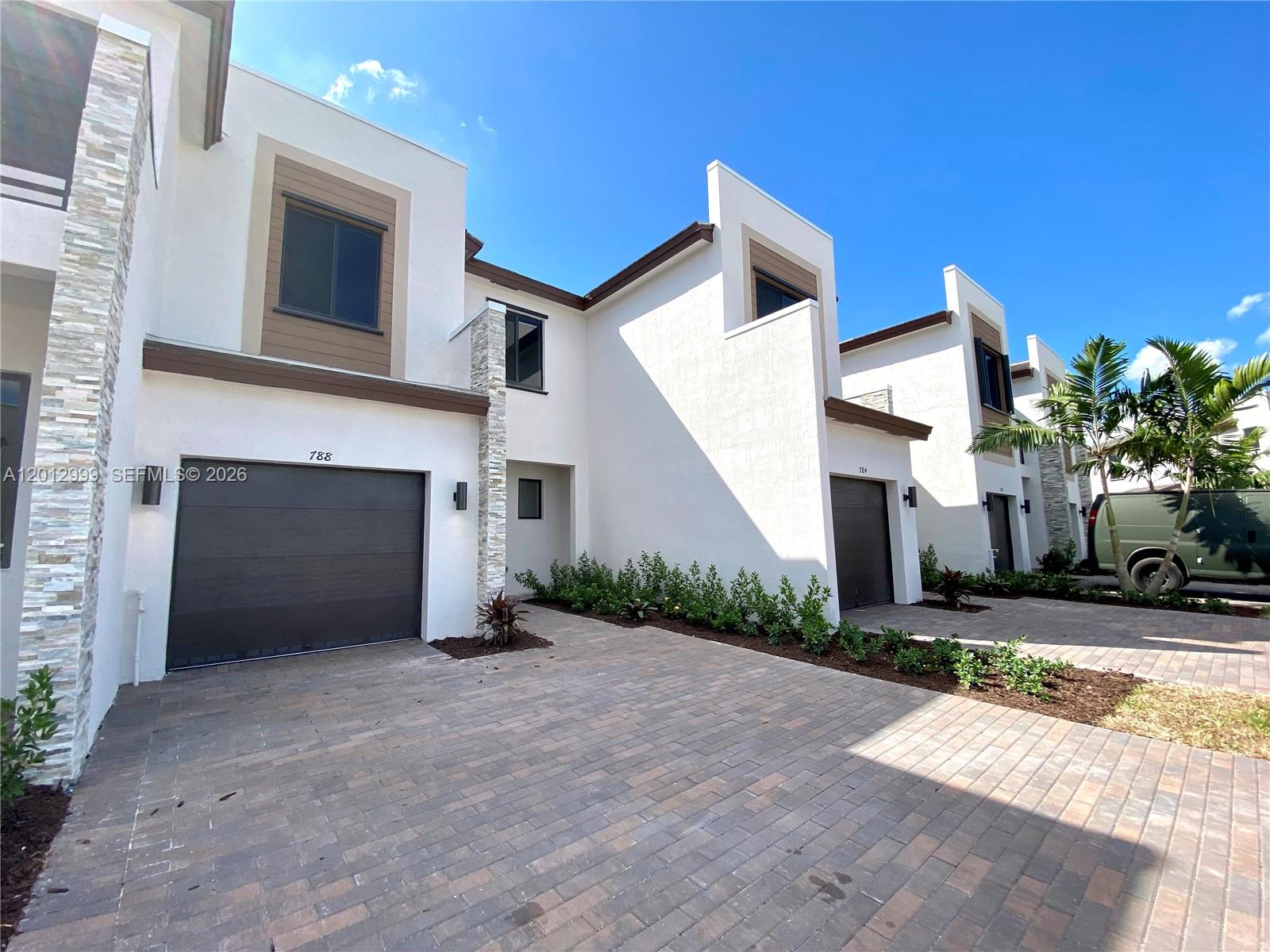 VIA VENTURA NEIGHBORHOOD - Residential