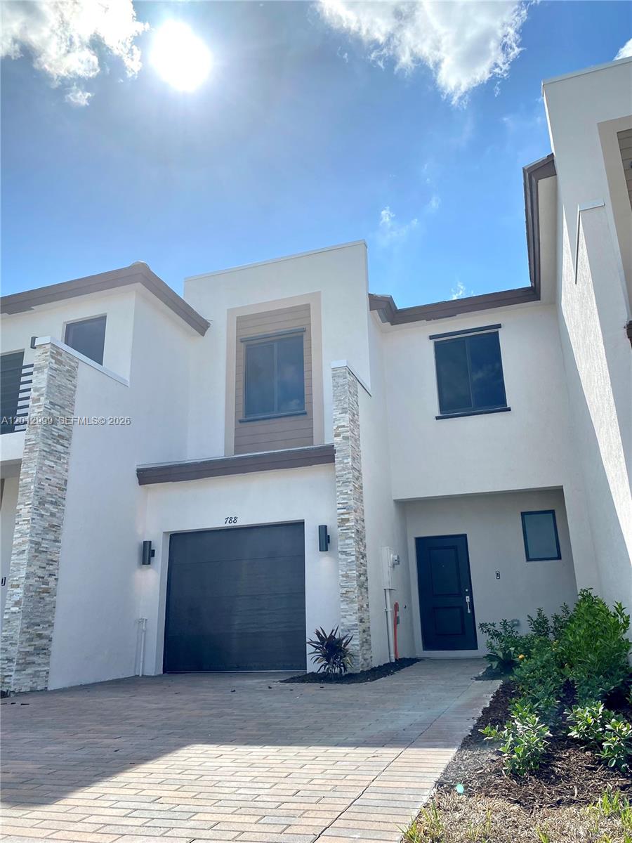VIA VENTURA NEIGHBORHOOD - Residential