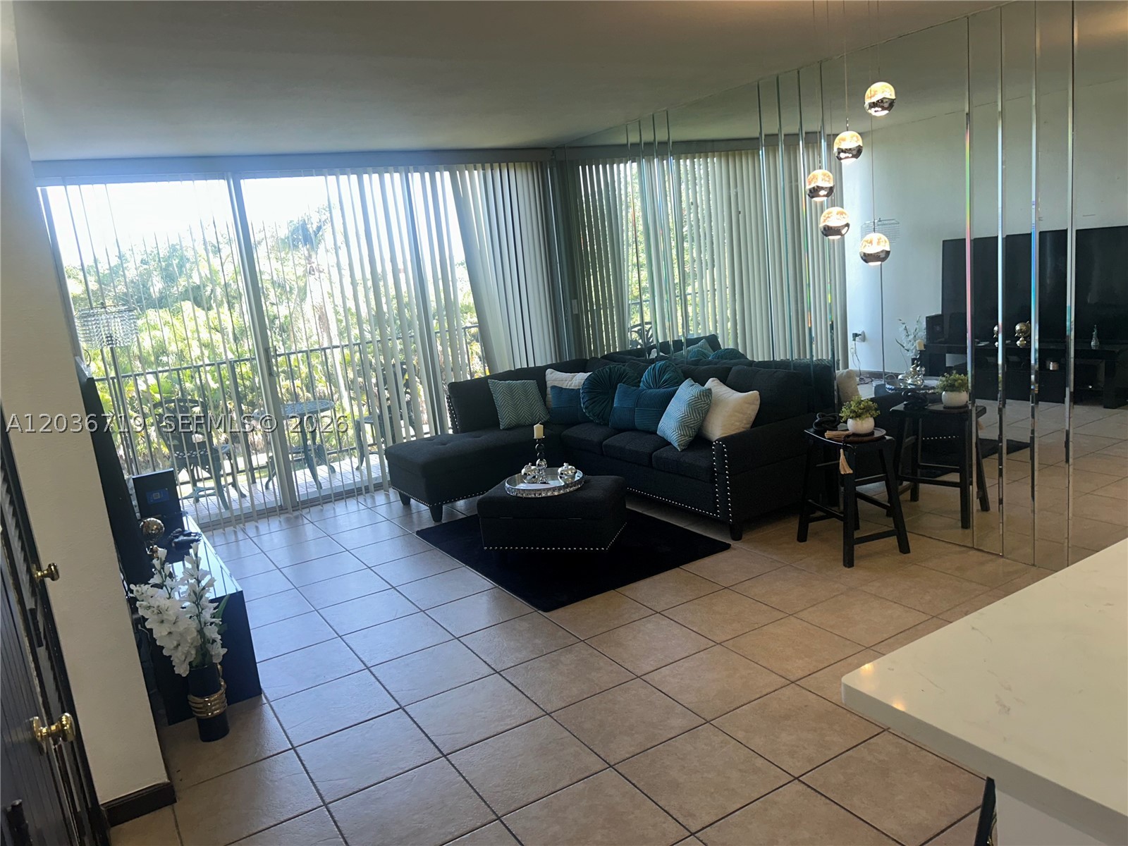 This is an exceptional opportunity for who wishes to combine comfort and functionality AND a privileged location 2 minutes From dolphin Express Way. Master bedroom, den multi funcional, 1 full bath and 1 half bath, two balconies and abundant natural light, excellent option for living, call for appointment or leave a message.