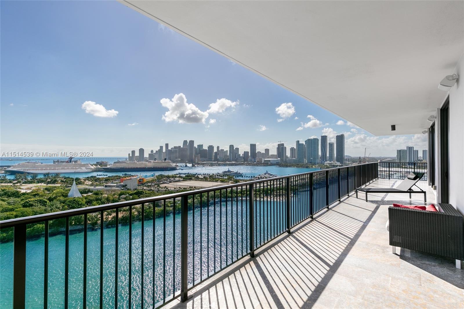 ONE THOUSAND VENETIAN WAY - Residential