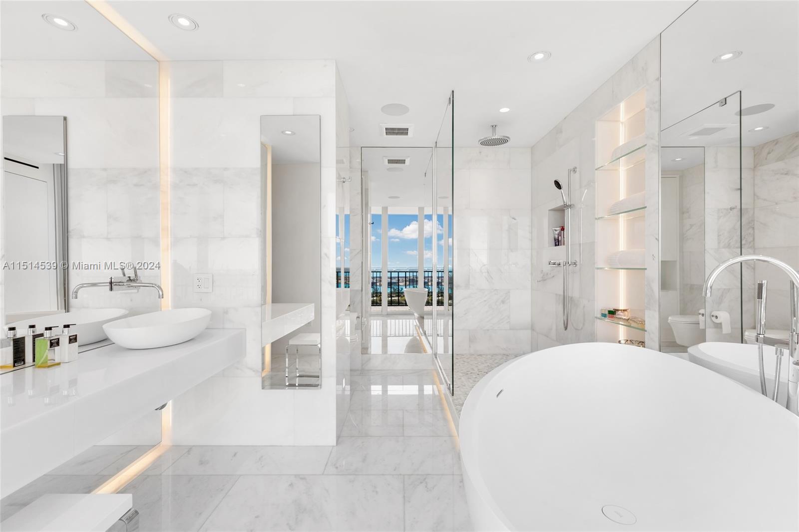 ONE THOUSAND VENETIAN WAY - Residential