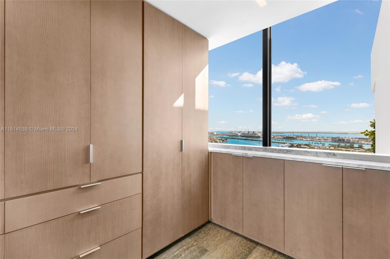ONE THOUSAND VENETIAN WAY - Residential