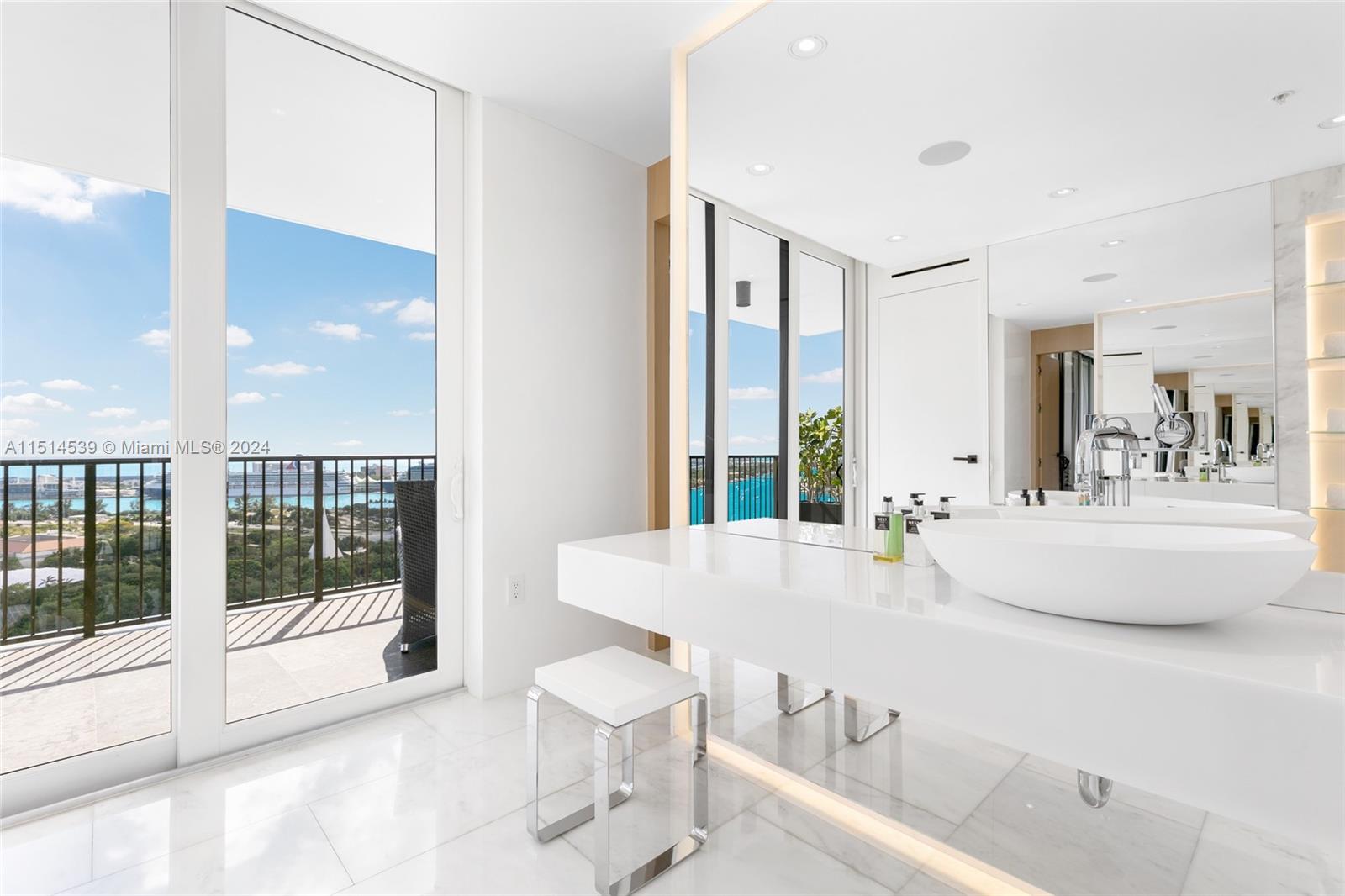 ONE THOUSAND VENETIAN WAY - Residential