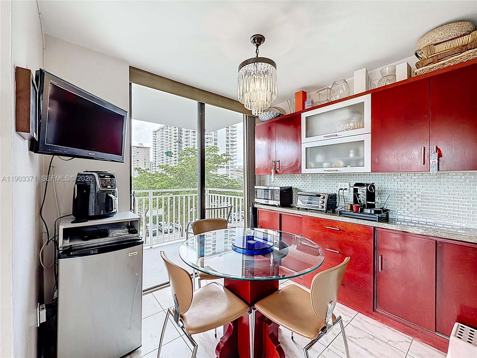 WINSTON TOWERS 600 CONDO - Residential